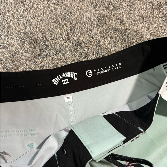 Billabong Men's Standard Sundays Pro 17 Inch Outseam Boardshort - Picture 5 of 7